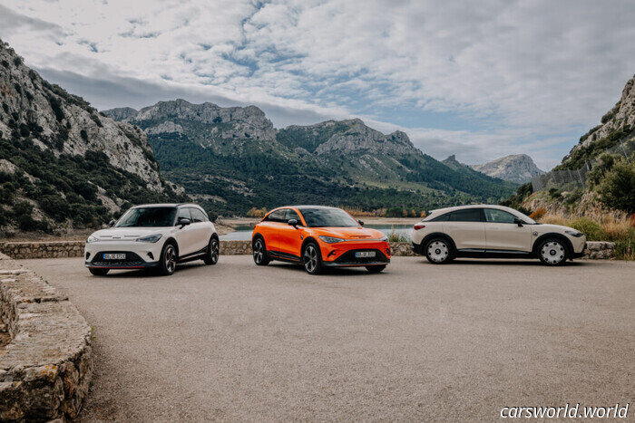 Migliaia di auto accumulandosi nei porti europei e la situazione potrebbe peggiorare ancora di più | Carscoops